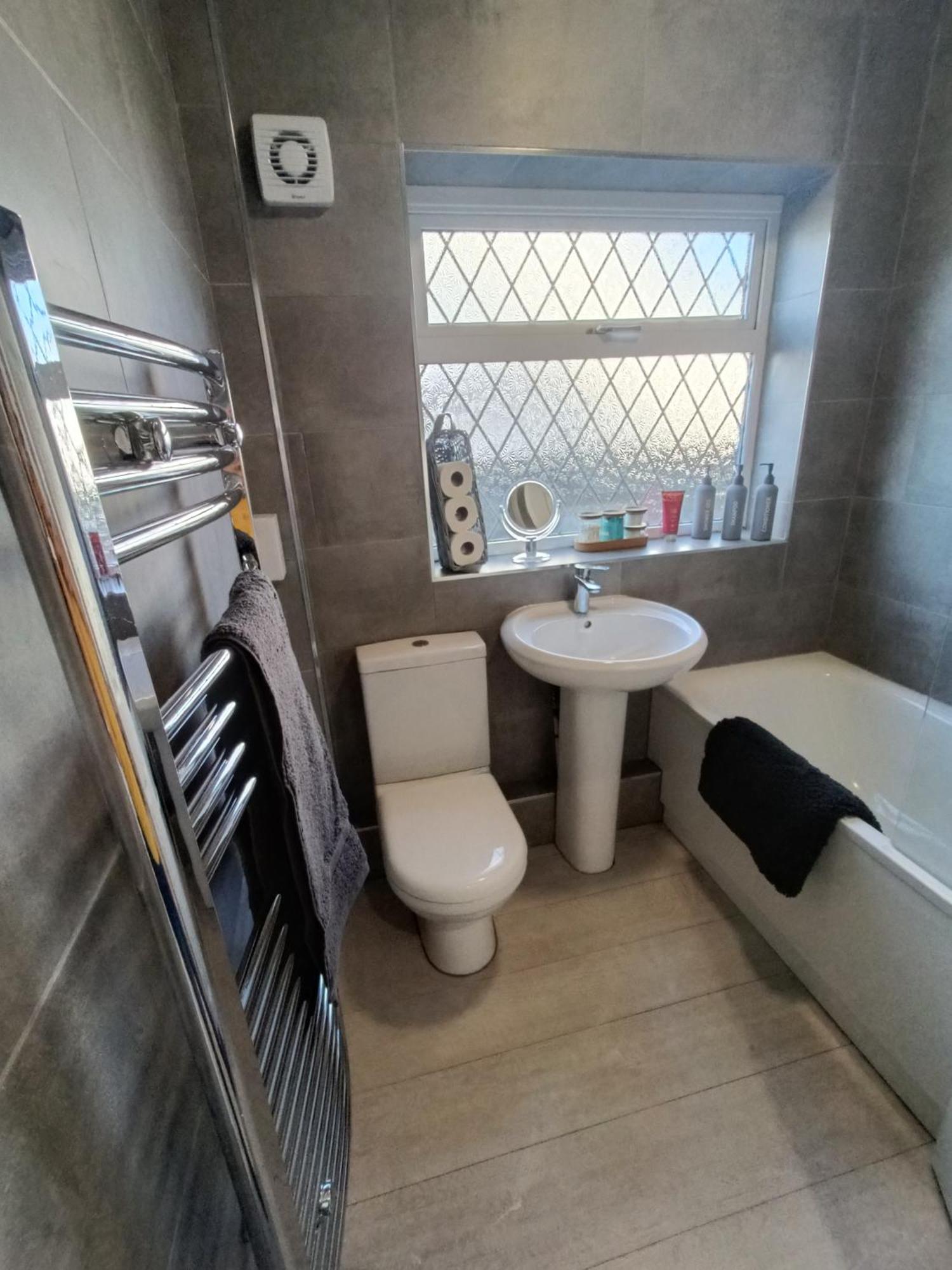 Alton Towers & Foxtail Barns & Oak Barns & Peak District Villa Wetleyrocks Bagian luar foto