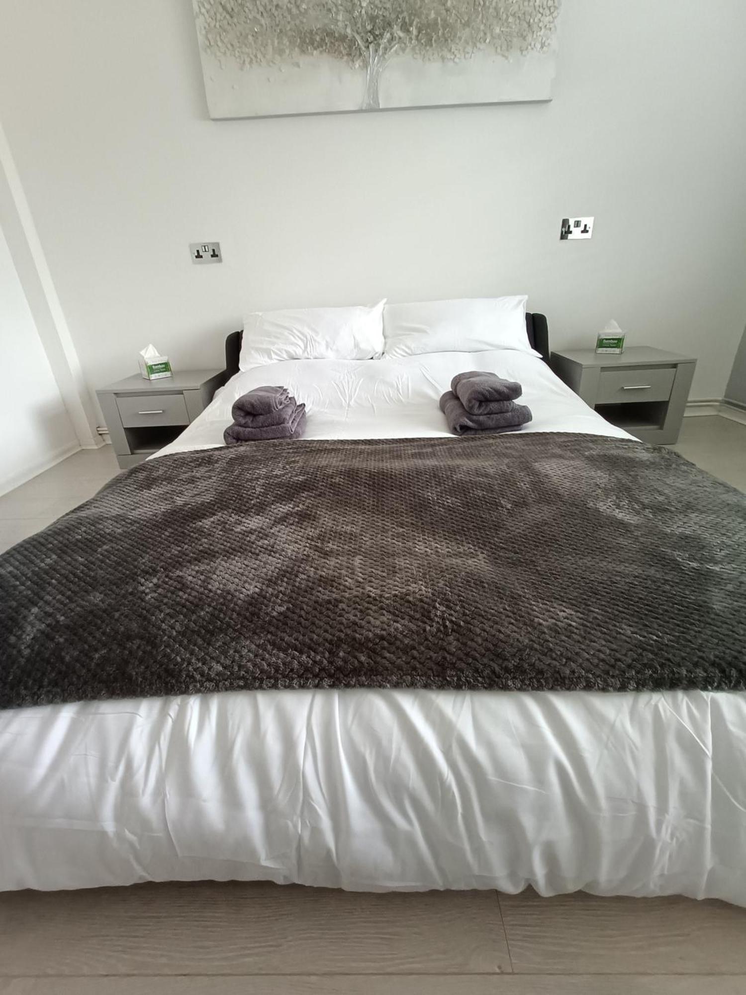 Alton Towers & Foxtail Barns & Oak Barns & Peak District Villa Wetleyrocks Bagian luar foto